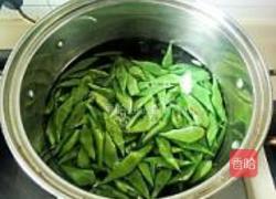 扁豆炒油素鸡的做法图解3