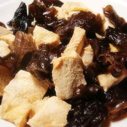 木耳拌豆腐的做法[图]