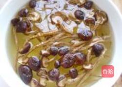 茶树菇海带丝汤的做法图解2