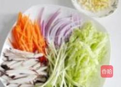 蔬菜炒面的做法图解1