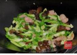 热狗木耳炒油菜的做法图解6