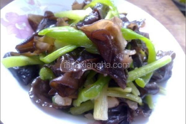 芹菜炒黑木耳