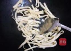 芹菜炒千張的做法圖解2