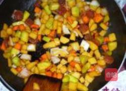 腊味杂蔬焖饭的做法图解4