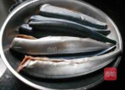蒜烤秋刀鱼的做法图解1