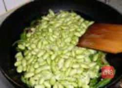 青椒炒毛豆的做法图解5