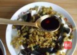 榨菜皮蛋拌豆腐的做法图解7