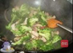 西兰花炒口蘑的做法图解10