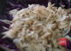 紫甘蓝炒虾皮的做法图解5