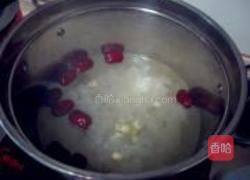 燕窝银耳莲子羹的做法图解2