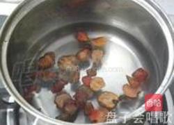 山楂蜜汁黄瓜条的做法图解2