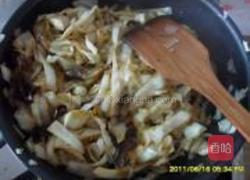 包菜炒木耳的做法图解4