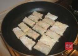 用馄饨皮做春卷的做法图解4