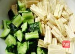 黄瓜拌腐竹的做法图解3