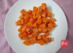 蚕豆炒胡萝卜丁的做法图解2