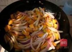 洋葱炒南瓜的做法图解3