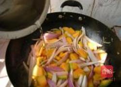 洋葱炒南瓜的做法图解4