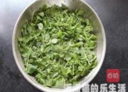 嫩桃仁拌豆尖的做法图解1