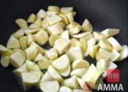 五花肉炒茭白的做法图解1