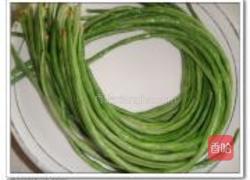 凉拌豇豆的做法图解1