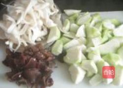 胜瓜炒菌菇的做法图解3
