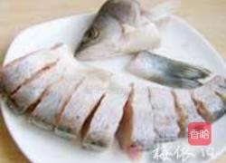 香辣豆豉蒸鲈鱼的做法图解2