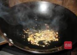 芹菜炒猪红的做法图解3