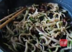 萝卜干炒腊肉的做法图解5