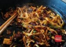 萝卜干炒腊肉的做法图解6