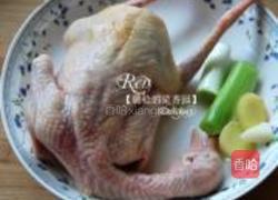 竹荪乳鸽汤的做法图解1