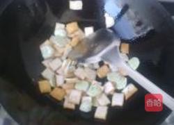 海鲜风辣白菜炒饭的做法图解3