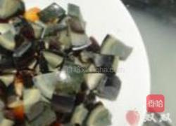 皮蛋牛肉粥的做法图解3