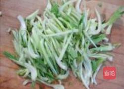 青菜梗炒豆丹的做法图解2