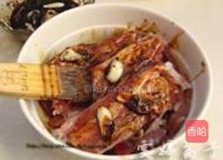 祕制芥末味蒜香烤肋骨的做法图解3