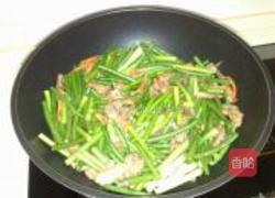 猪肉爆炒蒜薹的做法图解5