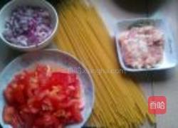 茄酱肉末意粉的做法图解1