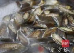 凉拌黄金海茸条的做法图解3