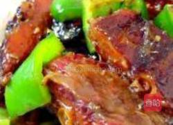 青椒焖腊鱼的做法图解8