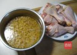 黄豆焖鸡腿的做法图解1