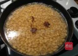 黄豆焖鸡腿的做法图解2