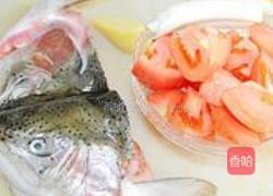 番茄三文鱼头汤的做法图解1