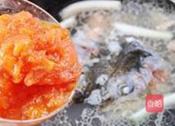 番茄三文鱼头汤的做法图解5