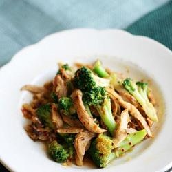 鱼酱鸡肉西兰花的做法[图]