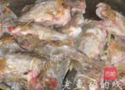 香菜杂鱼汤的做法图解1