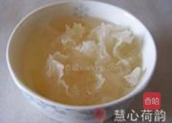 银耳香梨甘蔗罗汉果蜂蜜茶的做法图解1