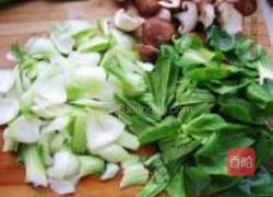 清炒香菇油菜的做法图解1