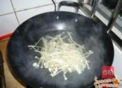 金针菇拌莴笋叶的做法图解1