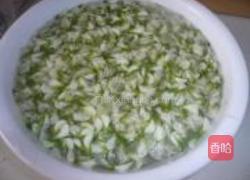 槐花虾仁的做法图解1