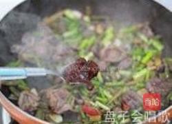 蒜苗酸豇豆爆鸡杂的做法图解12