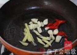 蒜苗酸豇豆爆鸡杂的做法图解8
